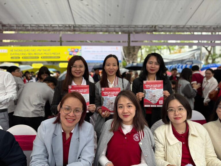 FTU Booth Welcomes Students and Parents at the Admissions and Career Guidance Day