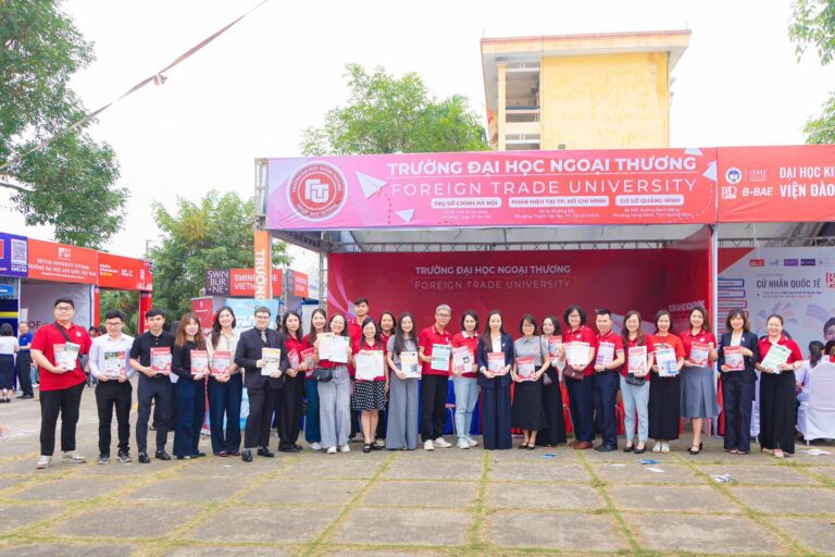 Faculty of Business Administration Participates in the 2026 Admissions and Career Guidance Day in Hai Phong