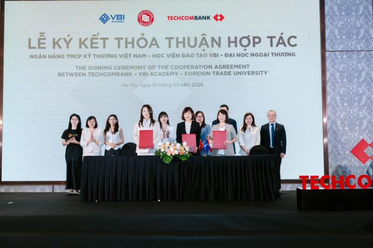Foreign Trade University Signs Tripartite Strategic Partnership with Techcombank and VBI, Launches “The NextX – AI Business Arena” for High School Students Nationwide