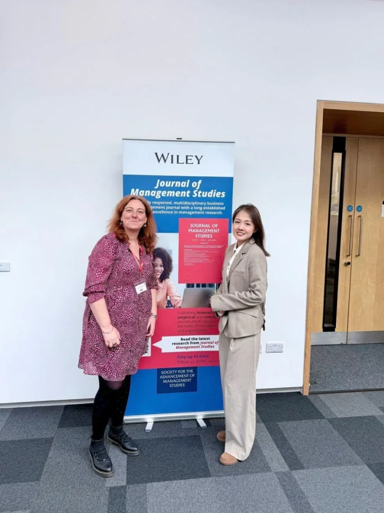 LECTURERS FROM THE FACULTY OF BUSINESS ADMINISTRATION PARTICIPATE IN AN INTERNATIONAL CONFERENCE IN CAMBRIDGE, UNITED KINGDOM.